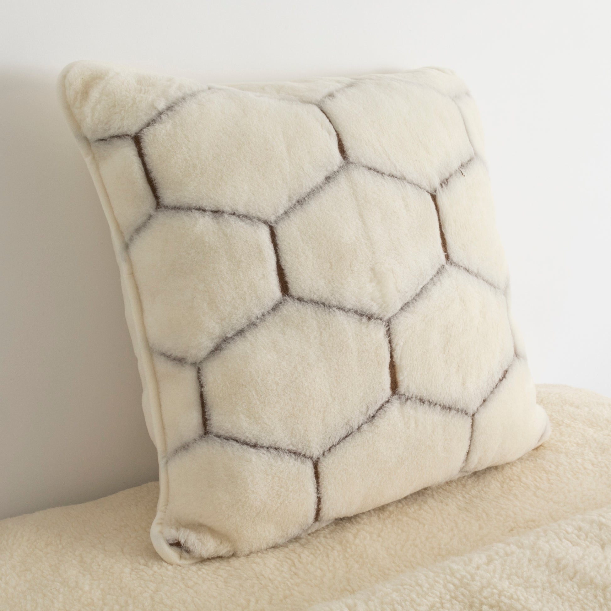 Cashmere Wool Pillow - Natural Hex Pattern Crea / White Colour - CasaFenix