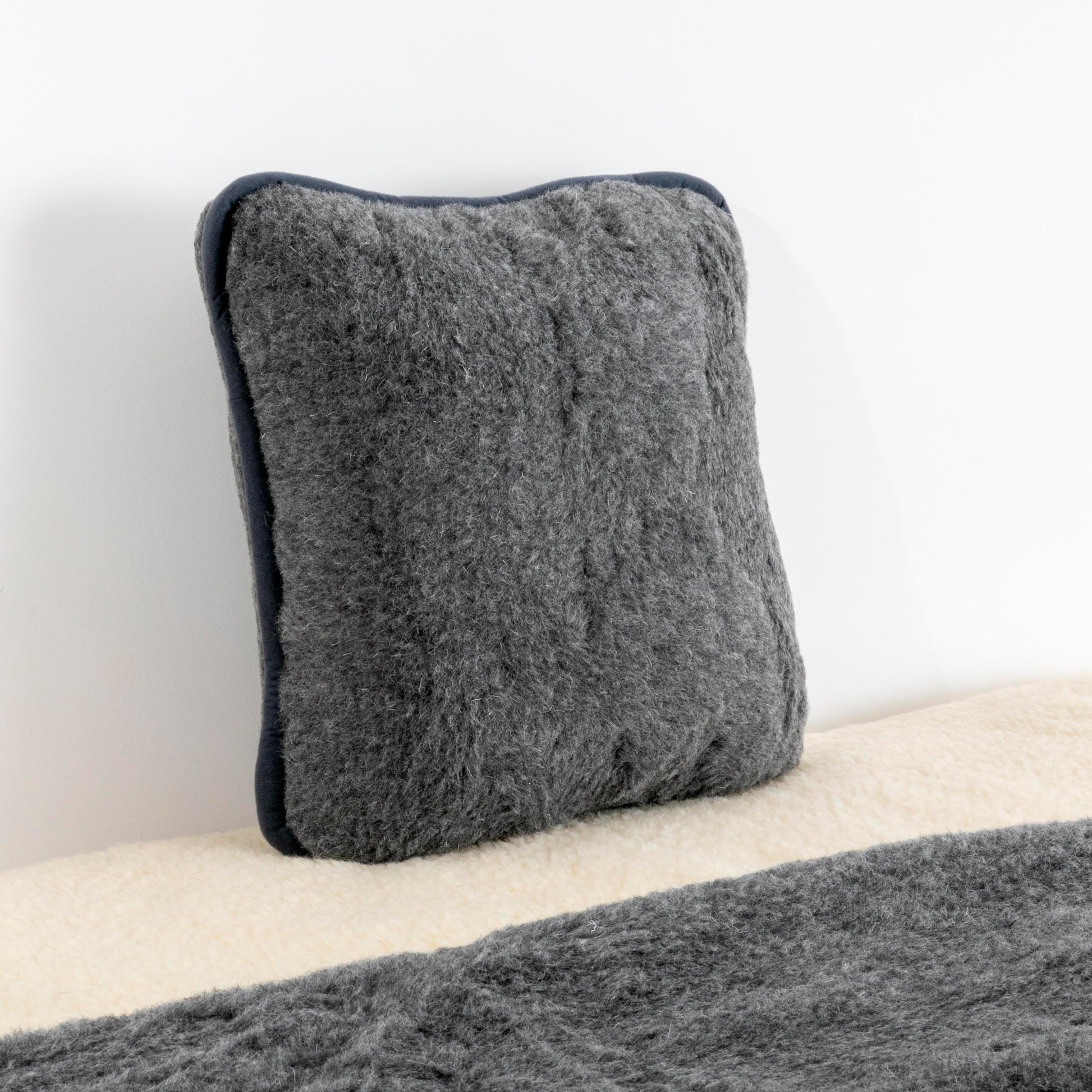 100% Merino Wool Pillow - Grey 45x45cm - CasaFenix