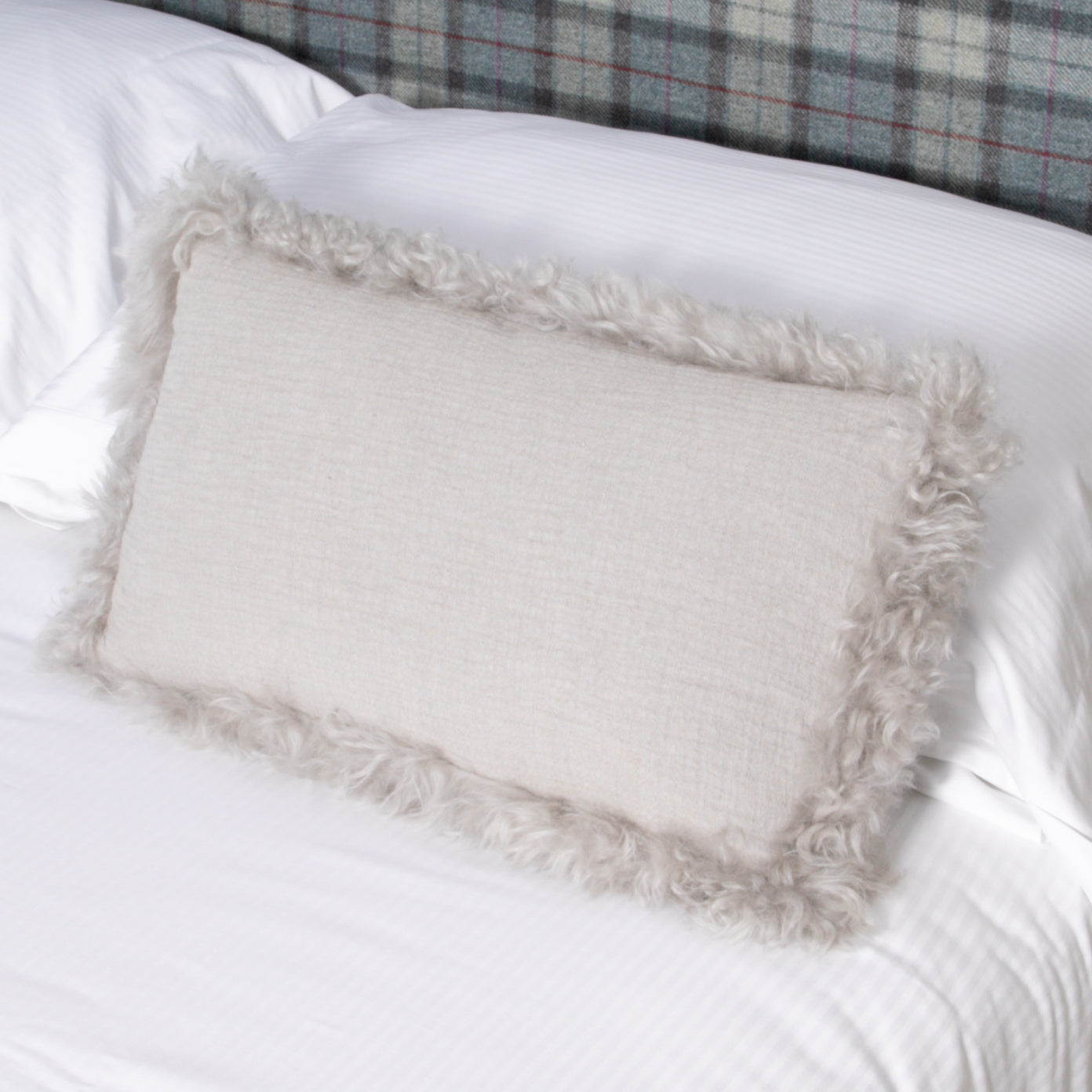 Grey Linen Cushion Sheepskin Trim 30 x 50cm - CasaFenix