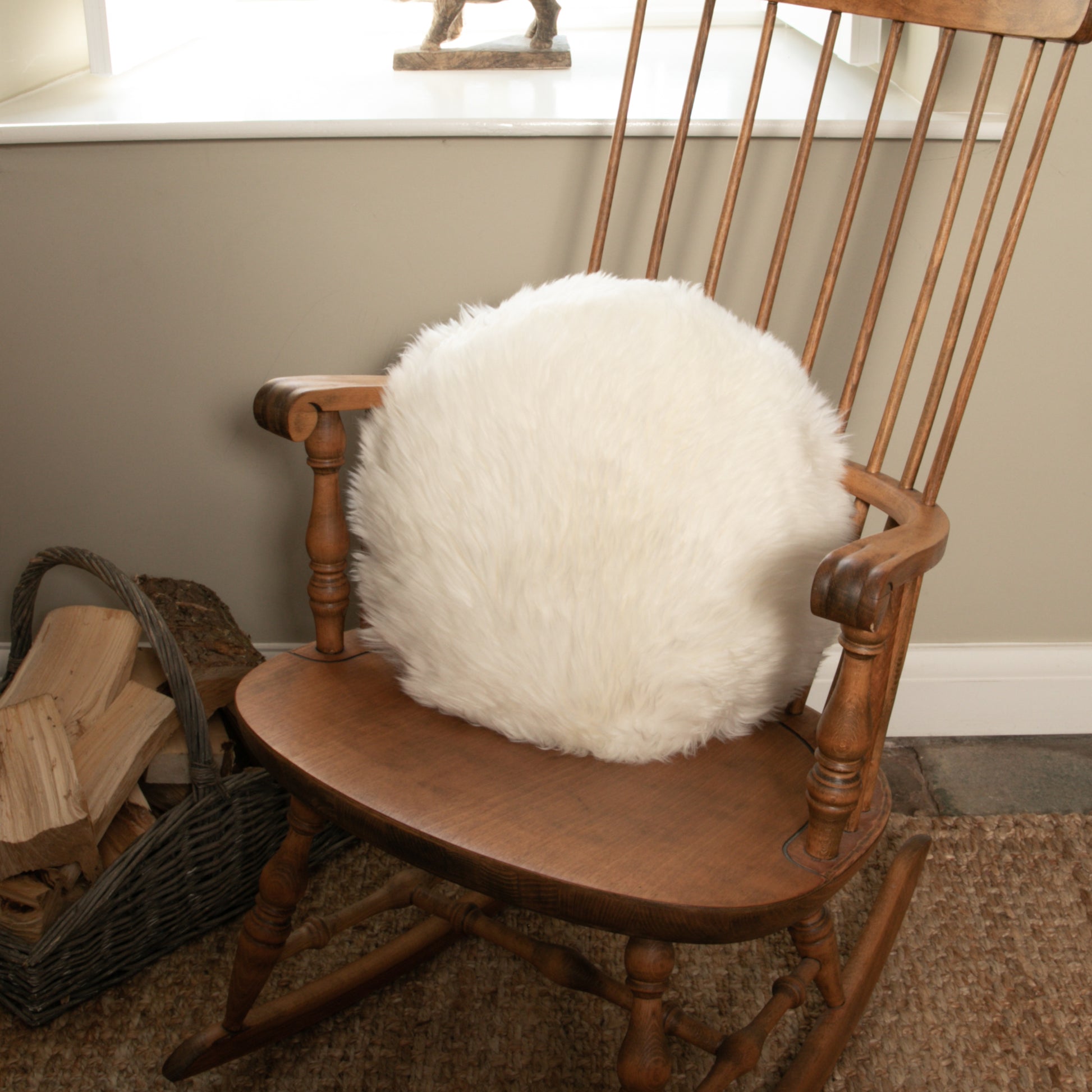 White Round Sheepskin Cushion 40 x 40cm - CasaFenix