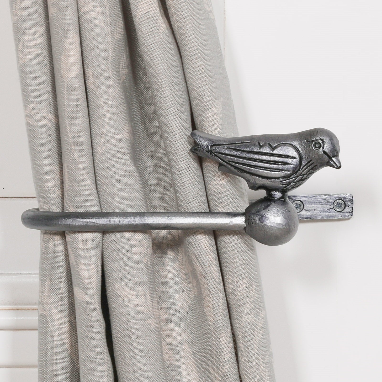 Silver Cast Iron Decorative Bird Curtain Holder Set CasaFenix