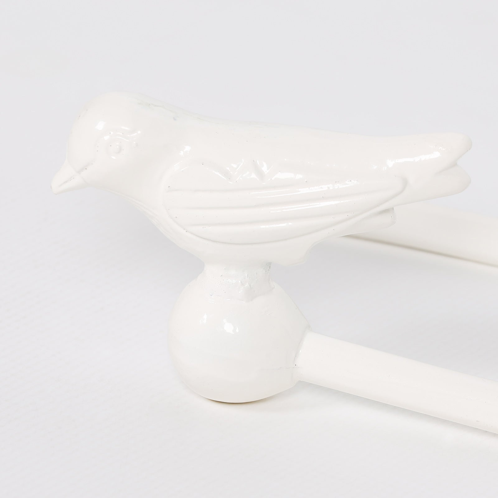 White Cast Iron Decorative Bird Curtain Holder Set CasaFenix