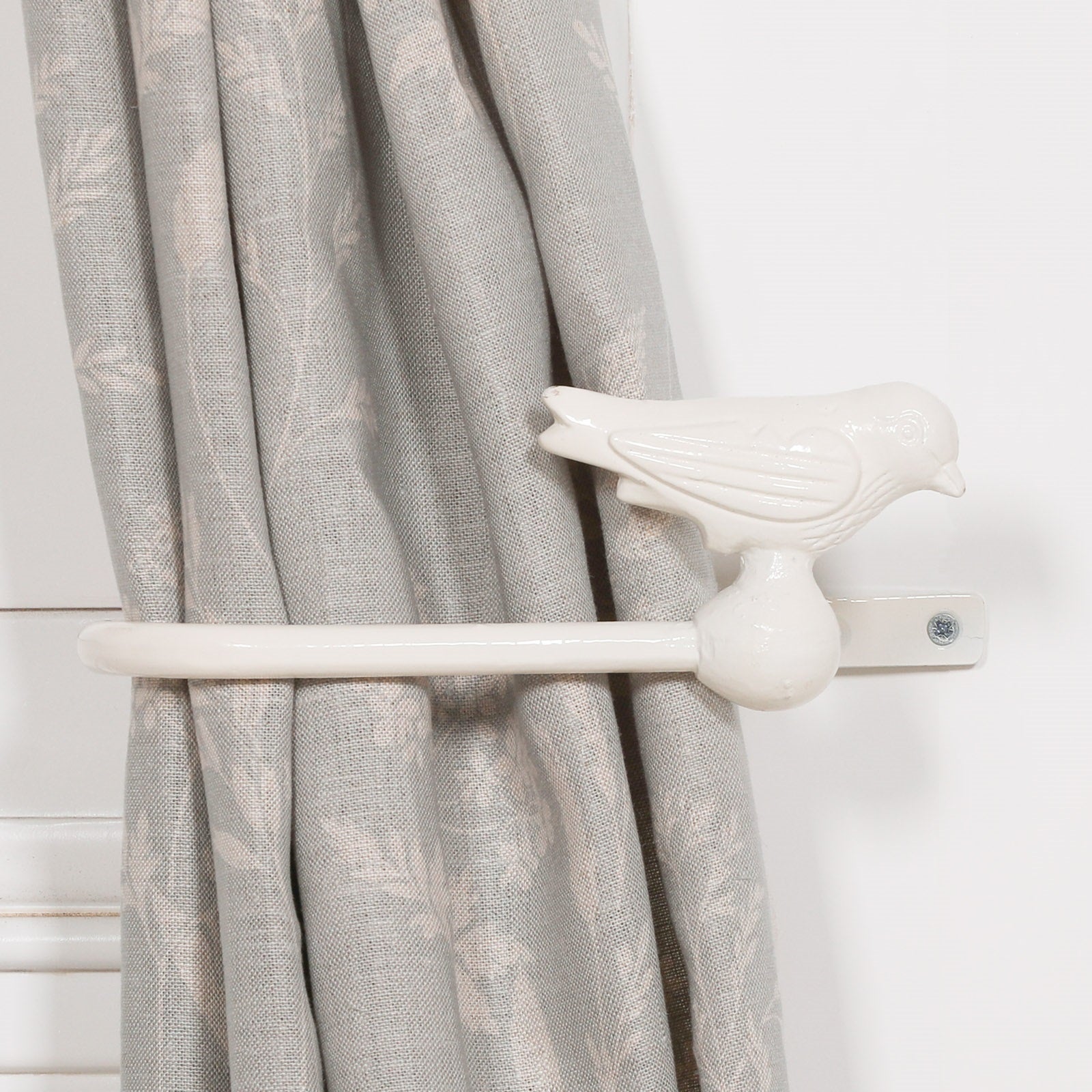 White Cast Iron Decorative Bird Curtain Holder Set CasaFenix