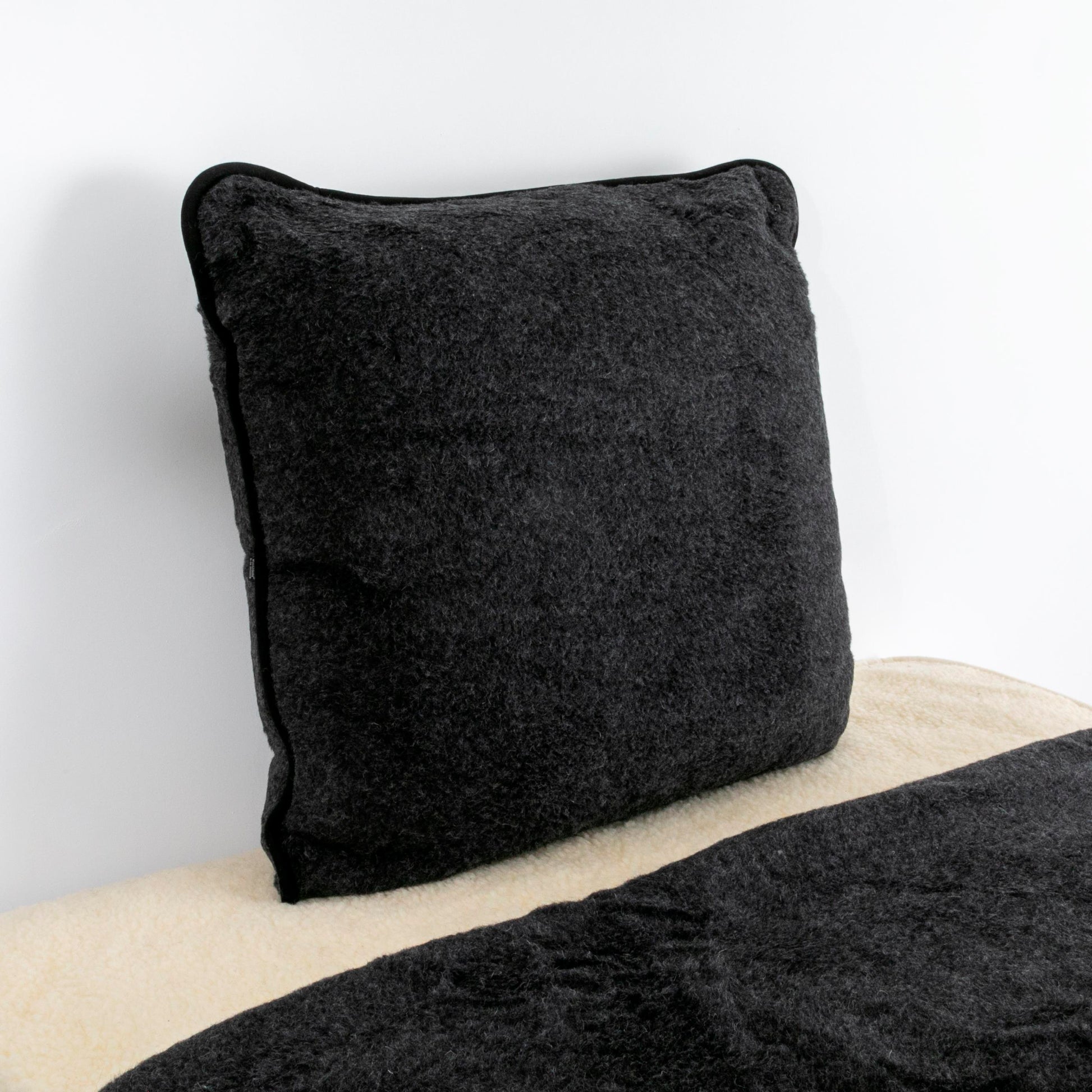 100% Merino Wool Pillow - Black - CasaFenix