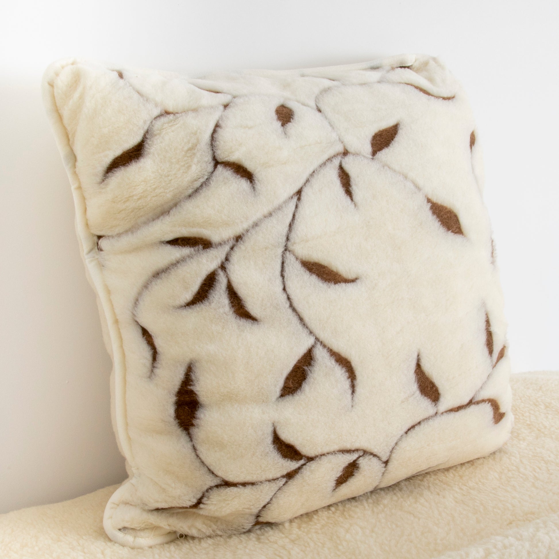 100% Merino Wool Pillow - Leaf Pattern Cream / White - CasaFenix