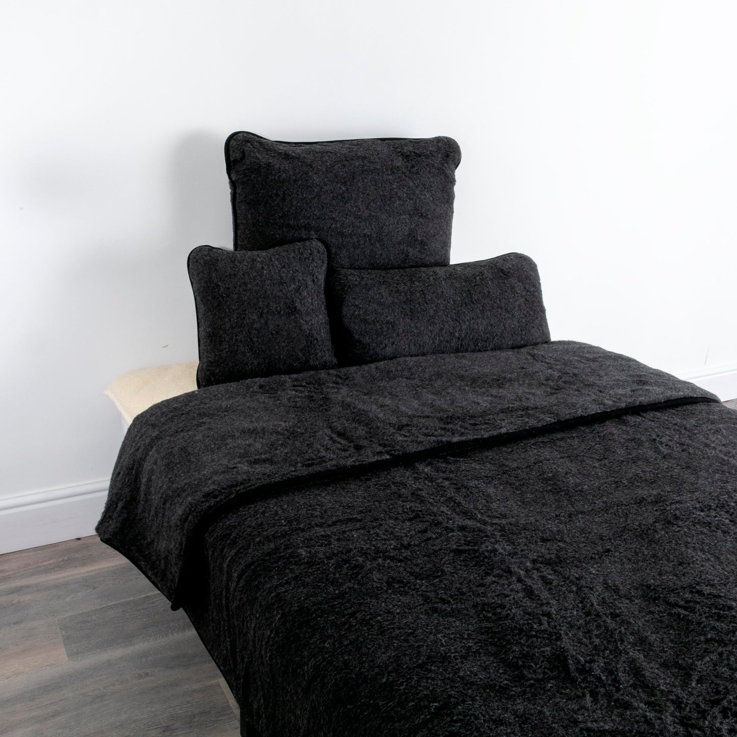 100% Merino Wool Quilt - Black 200 x 135cm - CasaFenix