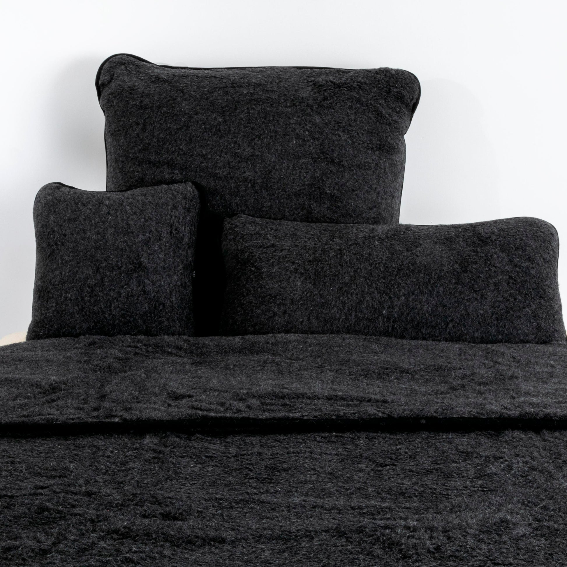 100% Merino Wool Quilt - Black 200 x 135cm - CasaFenix