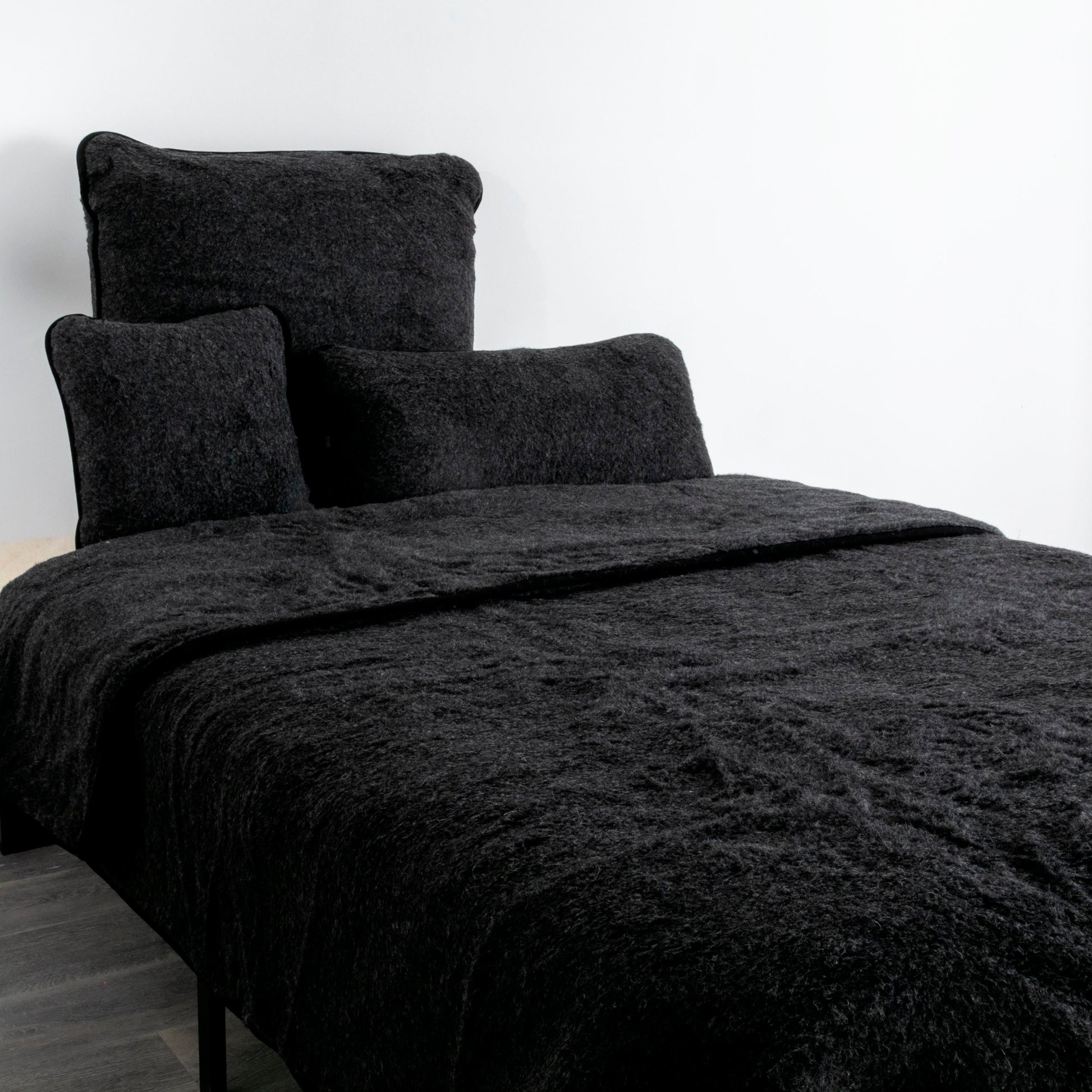 100% Merino Wool Quilt - Black 200 x 135cm - CasaFenix