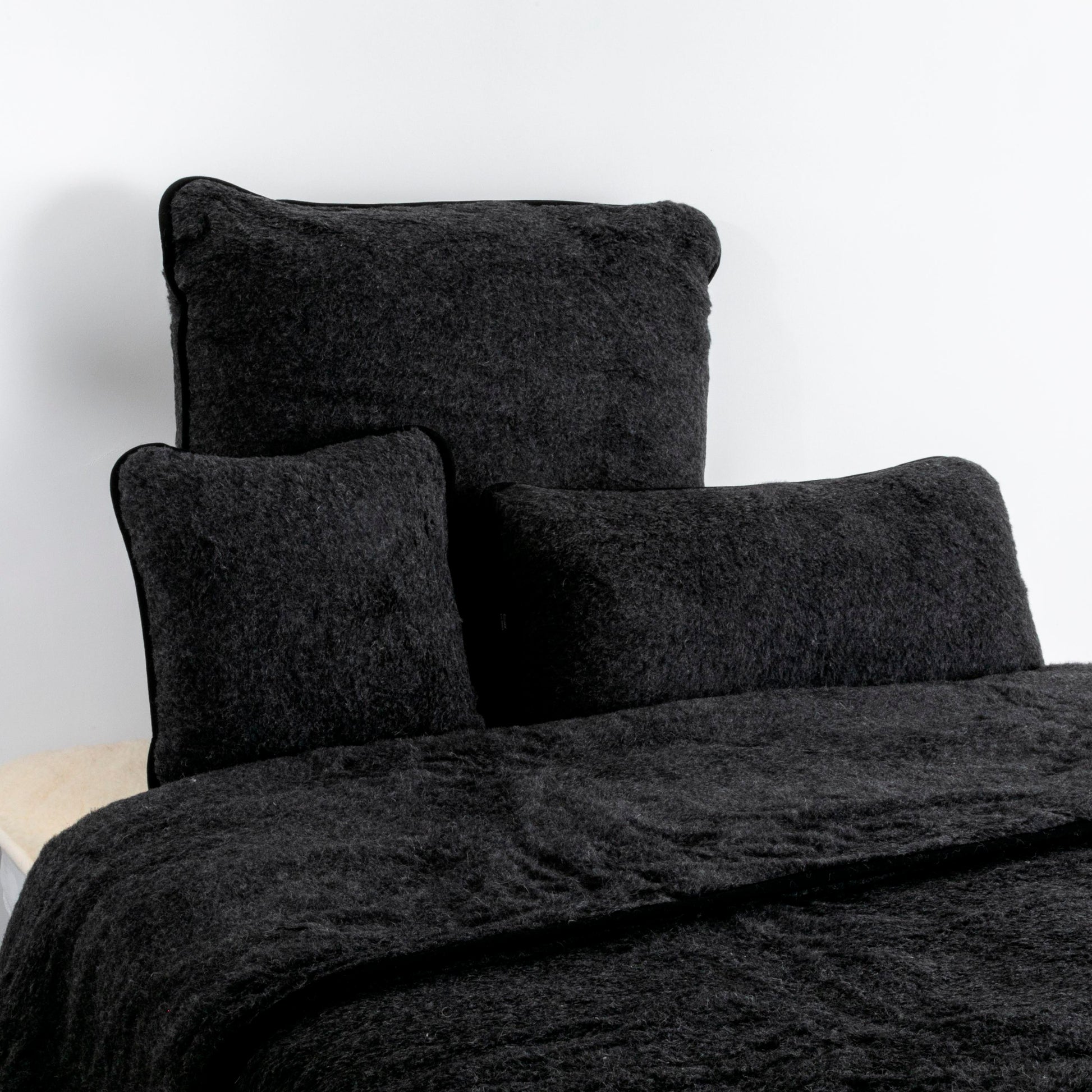 100% Merino Wool Quilt - Black 200 x 135cm - CasaFenix