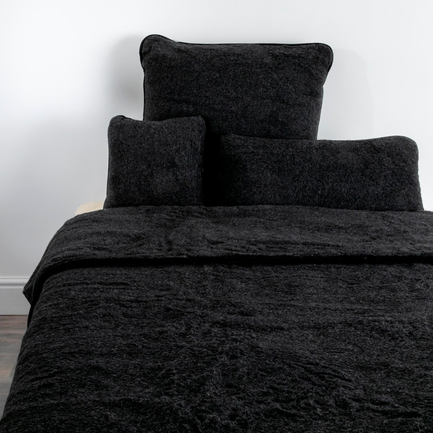 100% Merino Wool Quilt - Black 200 x 135cm - CasaFenix