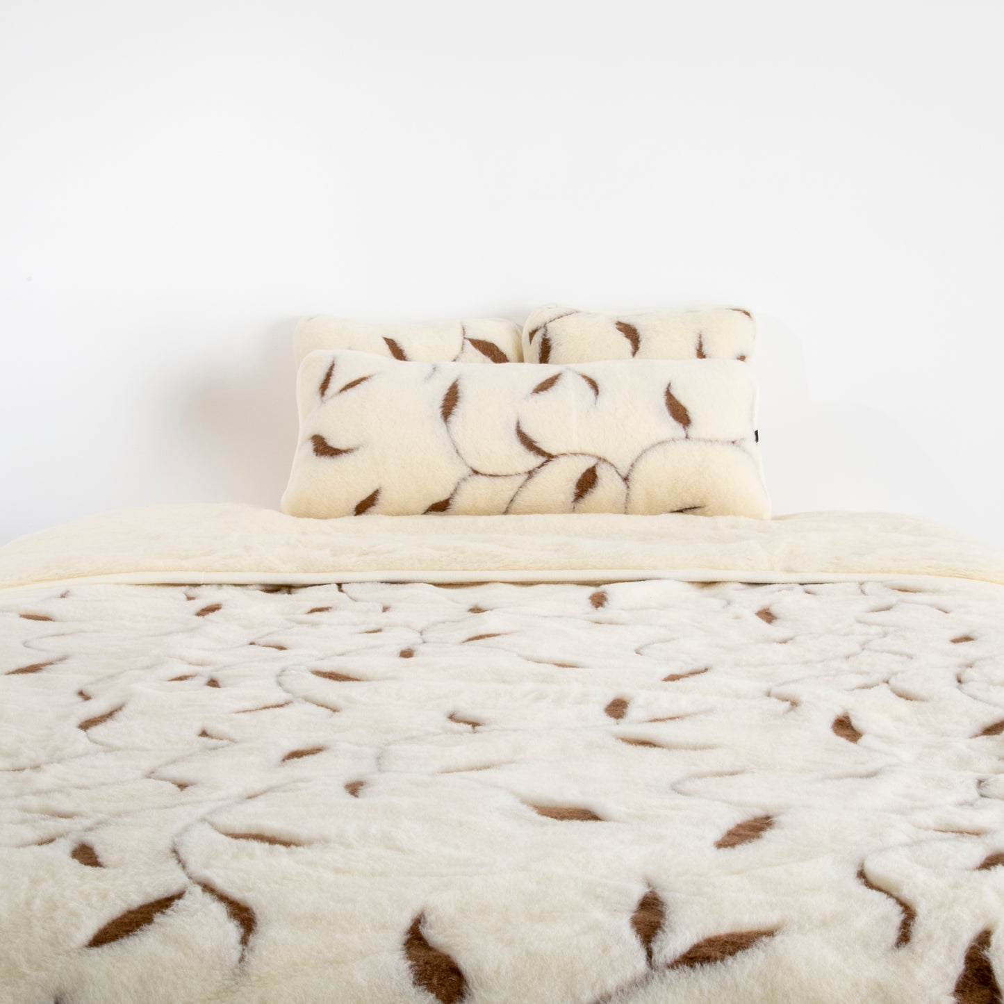 100% Merino Wool Quilt - Leaf Design Cream / White 200 x 135cm - CasaFenix