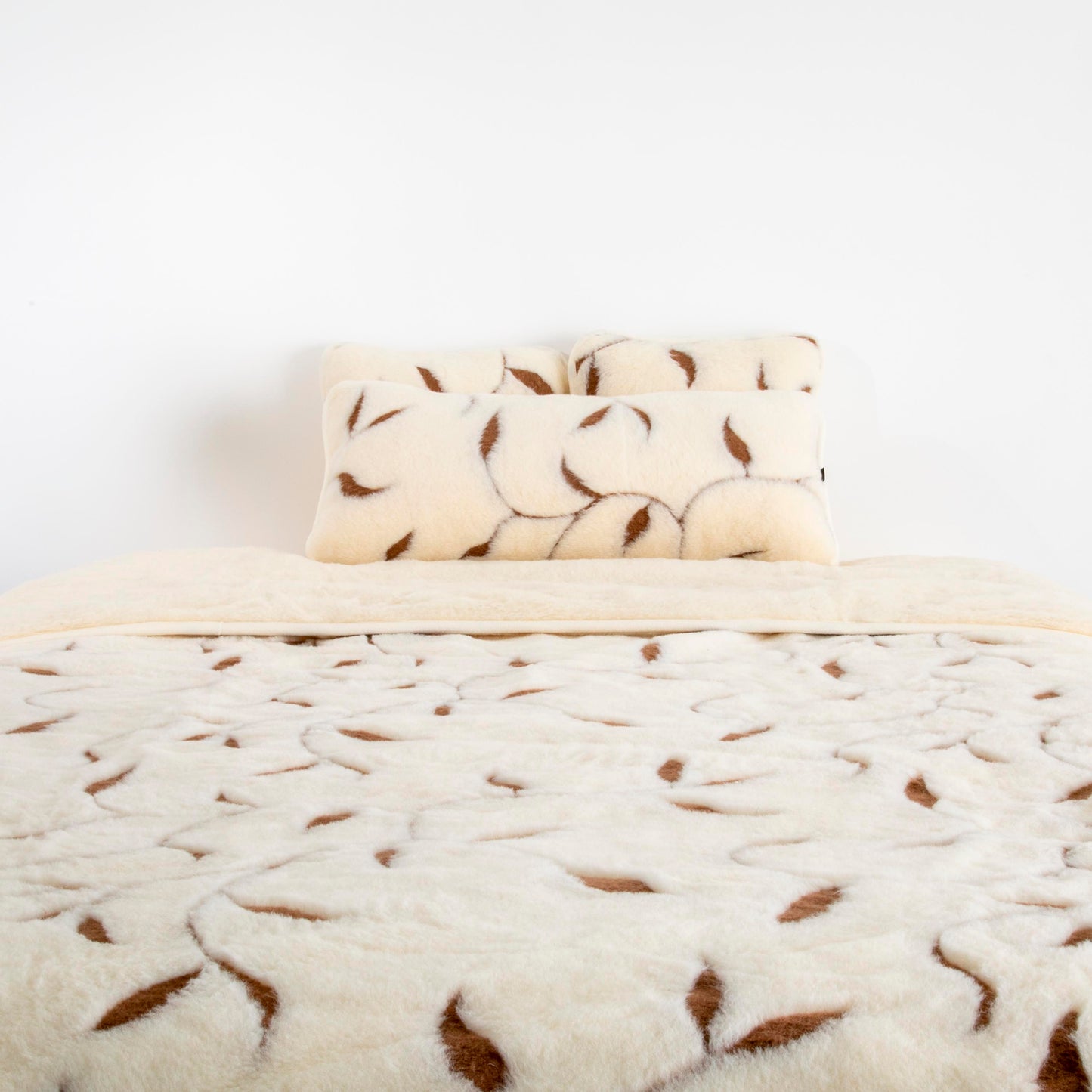 100% Merino Wool Quilt - Leaf Design Cream / White 200 x 135cm - CasaFenix