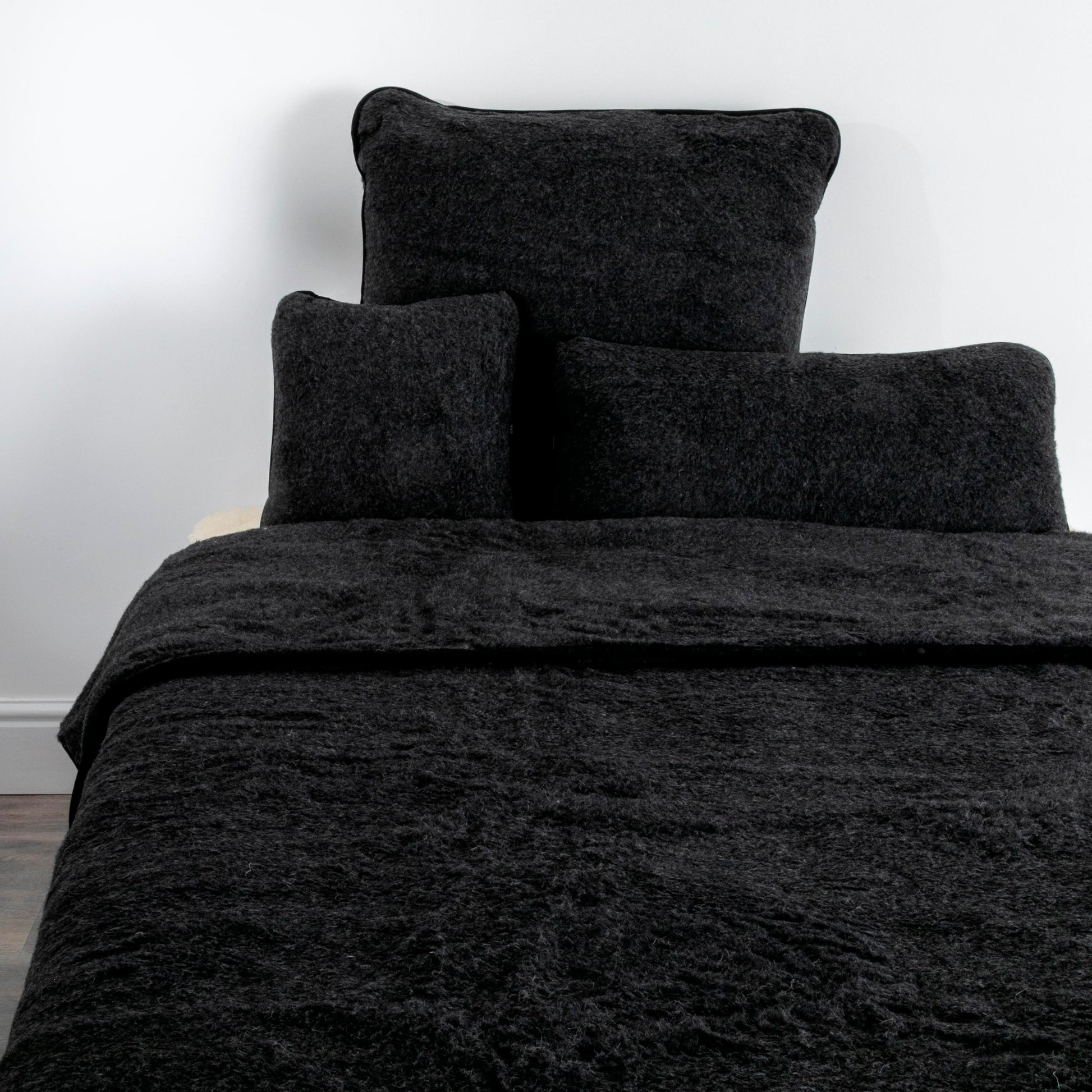 100% Merino Wool Quilt - Black 220 x 200cm - CasaFenix