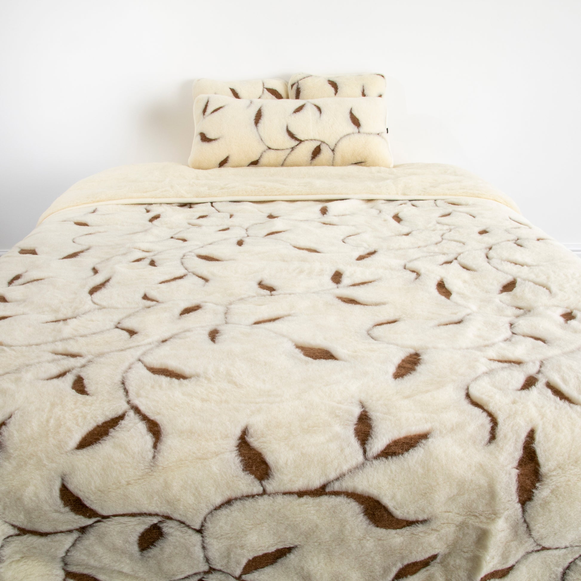 100% Merino Wool Quilt - Leaf Design Colour Cream 240 x 200cm - CasaFenix