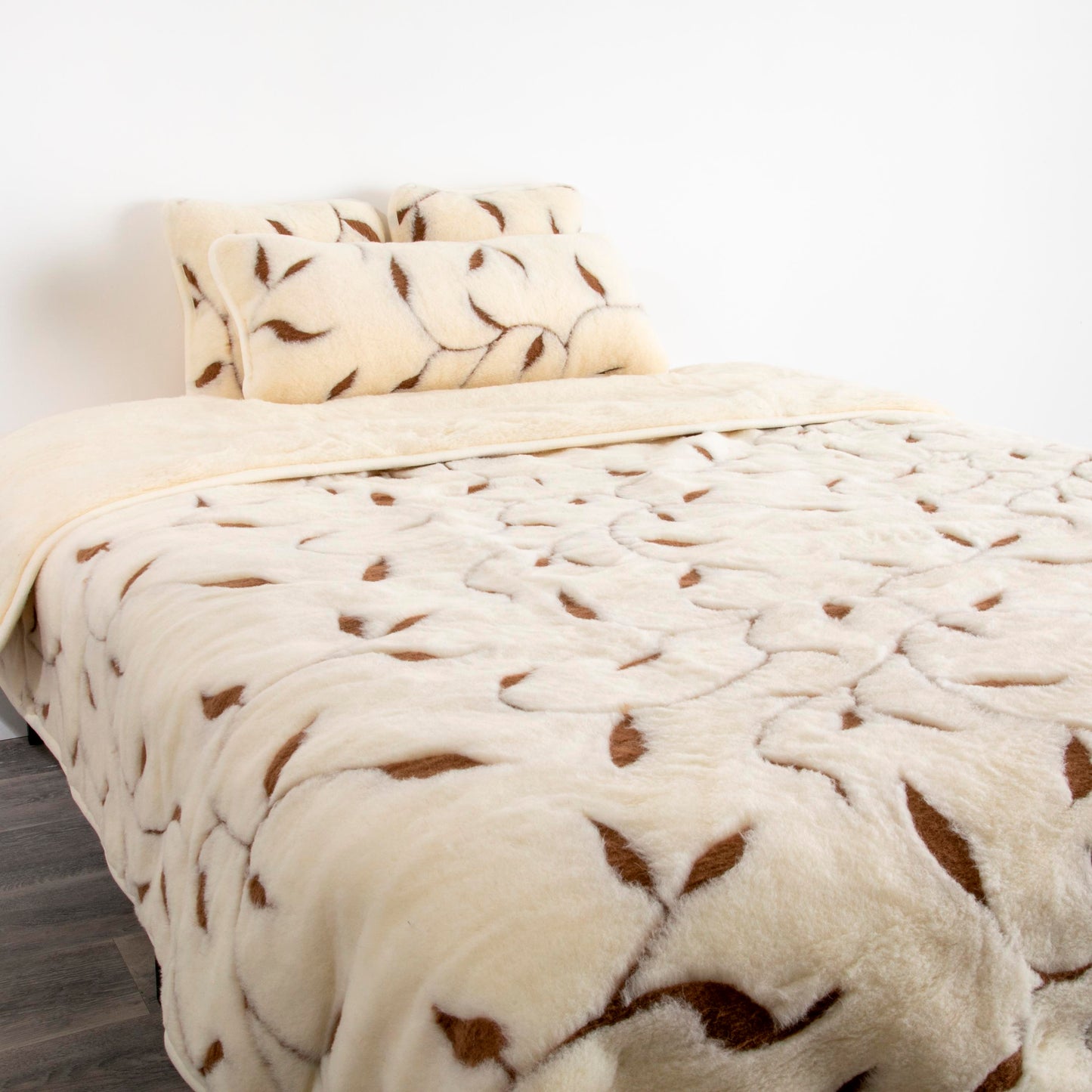 100% Merino Wool Quilt - Leaf Design Colour Cream 240 x 200cm - CasaFenix