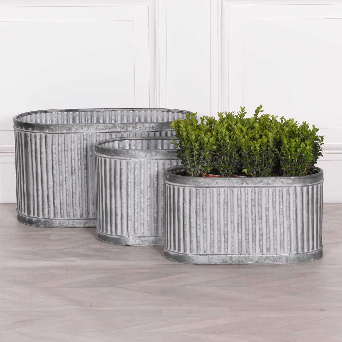 Ribbed Metal Planter - Medium CasaFenix