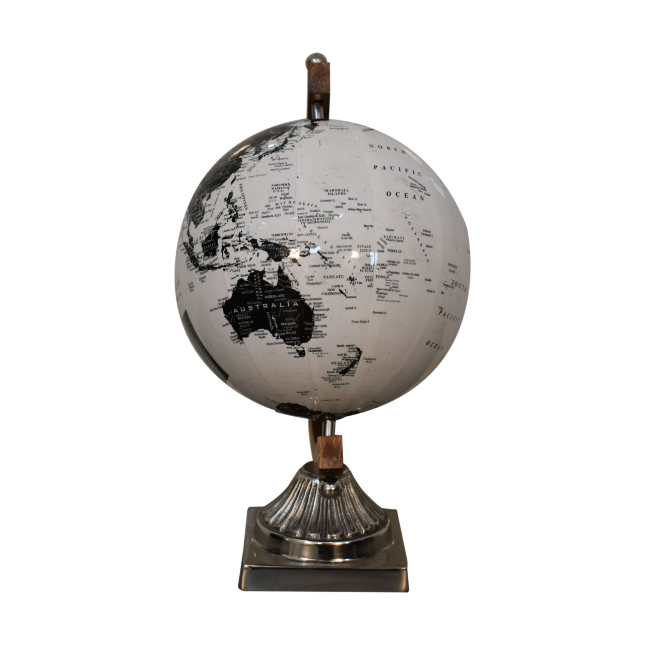 Black and White Globe - CasaFenix