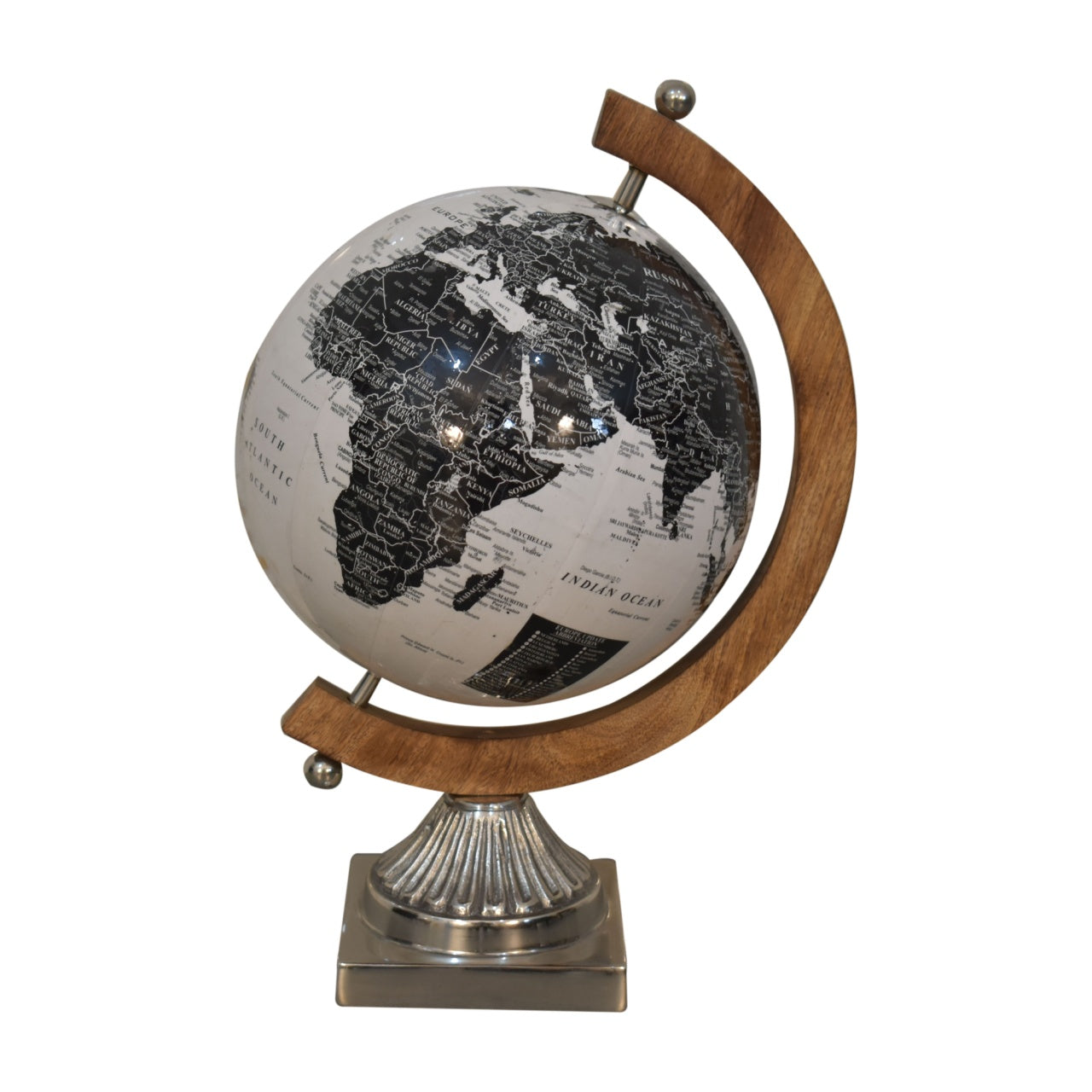 Black and White Globe - CasaFenix